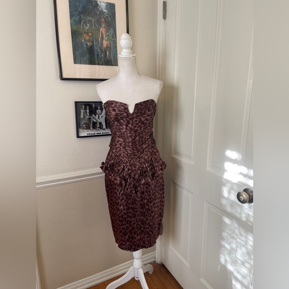 80s Vintage Leopard Dress w Sweetheart Neckline and Frilly Bottom - Picture 1 of 13